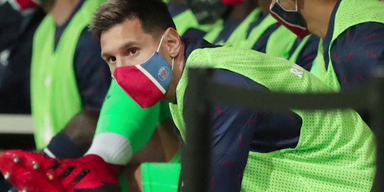 PSG-Debüt: Messi posiert für Fotos mit Gegenspieler - oe24.at